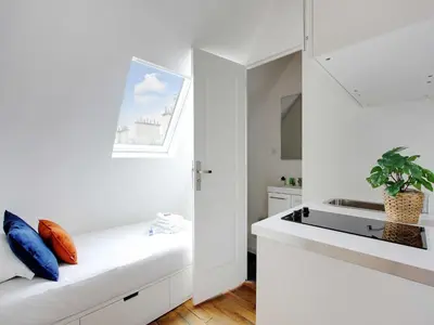Un ou plusieurs lits dans un hébergement de l'établissement Bedroom 2 - Place Victor Hugo Trocadero - BAIL MOBILITE