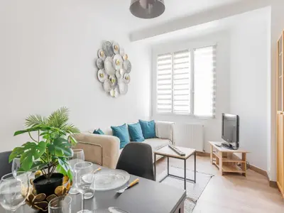 Coin salon dans l'établissement Charming apartment near Canal de l'Ourcq - Mobility lease