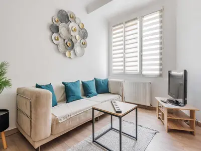 Coin salon dans l'établissement Charming apartment near Canal de l'Ourcq - Mobility lease