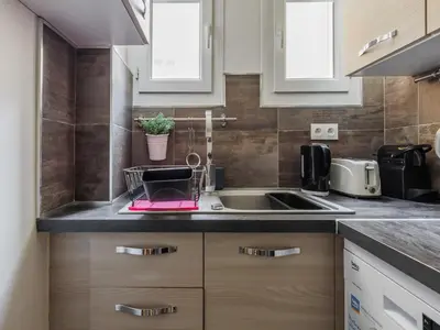 Cuisine ou kitchenette dans l'établissement Charming apartment near Canal de l'Ourcq - Mobility lease