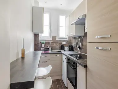 Cuisine ou kitchenette dans l'établissement Charming apartment near Canal de l'Ourcq - Mobility lease