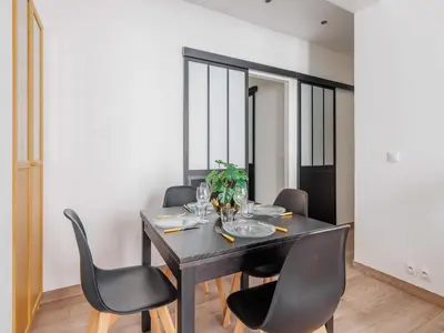 Coin salon dans l'établissement Charming apartment near Canal de l'Ourcq - Mobility lease