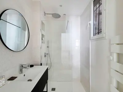 Salle de bains dans l'établissement Charming apt- 2BD 4P - Saintonge Le Marais