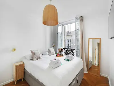 Un ou plusieurs lits dans un hébergement de l'établissement Charming apt- 2BD 4P - Saintonge Le Marais