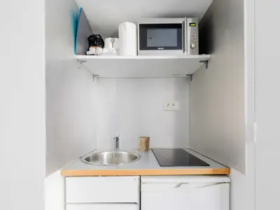 Cuisine ou kitchenette dans l'établissement Cosy studio LEVALLOIS - Mobility lease