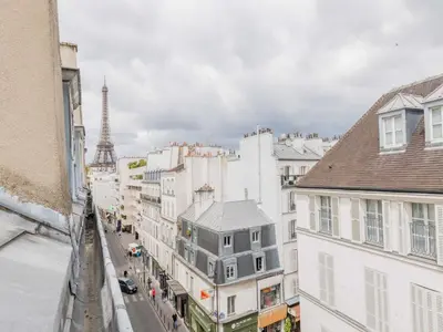 Vue générale sur Paris ou vue de la ville depuis l'appartement