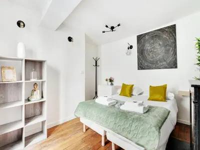 Un ou plusieurs lits dans un hébergement de l'établissement Cosy apartment - 2BD 4P - Canal St-Martin