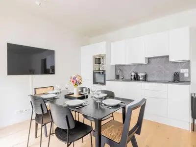 Cuisine ou kitchenette dans l'établissement Superb flat 2BDR 3P - 16ème - Auteuil