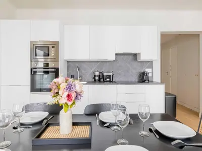 Cuisine ou kitchenette dans l'établissement Superb flat 2BDR 3P - 16ème - Auteuil