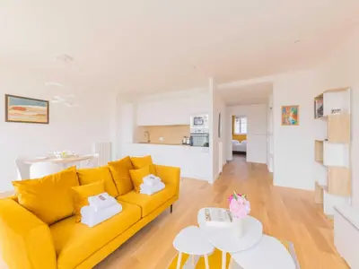 Coin salon dans l'établissement Magnificent apartment -2BR 4P - Porte Maillot