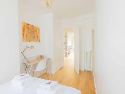 Un ou plusieurs lits dans un hébergement de l'établissement Magnificent apartment -2BR 4P - Porte Maillot