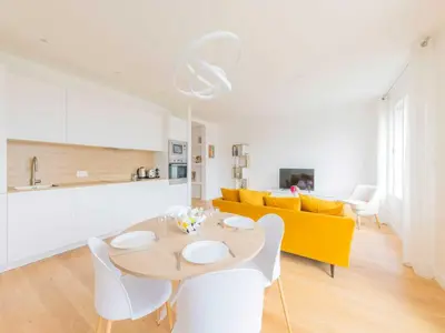 Cuisine ou kitchenette dans l'établissement Magnificent apartment -2BR 4P - Porte Maillot