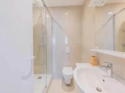 Salle de bains dans l'établissement Magnificent apartment -2BR 4P - Porte Maillot