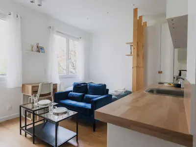 Coin salon dans l'établissement Charming studio - 2P- Neuilly-sur-Seine