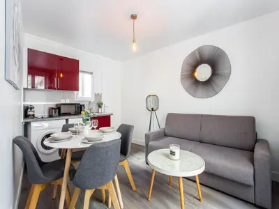 Cuisine ou kitchenette dans l'établissement Magnificent apprt -1BR 4P- Montmartre Sacré c ur