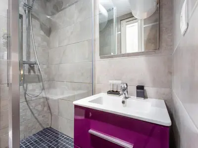 Salle de bains dans l'établissement Magnificent apprt -1BR 4P- Montmartre Sacré c ur