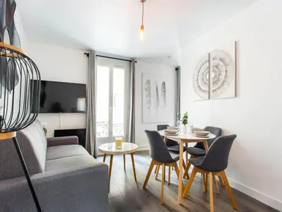 Coin salon dans l'établissement Magnificent apprt -1BR 4P- Montmartre Sacré c ur