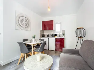 Cuisine ou kitchenette dans l'établissement Magnificent apprt -1BR 4P- Montmartre Sacré c ur