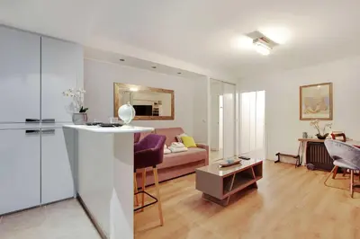 Coin salon dans l'établissement Cozy Studio - Villette-2P - Mobility Lease