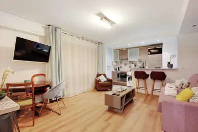 Cuisine ou kitchenette dans l'établissement Cozy Studio - Villette-2P - Mobility Lease