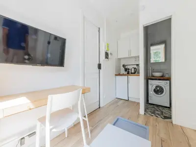 Cuisine ou kitchenette dans l'établissement Charming Studio near Parc Monceau - MOBILITY LEASE