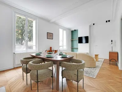 Télévision ou salle de divertissement dans l'établissement Very elegant apartment 3BDR 6P - Mairie de Neuilly