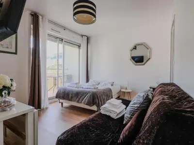 Un ou plusieurs lits dans un hébergement de l'établissement Cosy Studio- 4P - République
