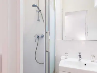 Salle de bains dans l'établissement Charming studio - 9eme arrd 2P - Grands Boulevards