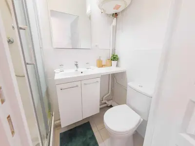 Salle de bains dans l'établissement Charming studio - 9eme arrd 2P - Grands Boulevards
