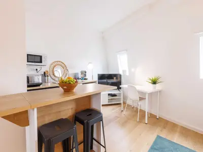 Cuisine ou kitchenette dans l'établissement Charming studio - 9eme arrd 2P - Grands Boulevards