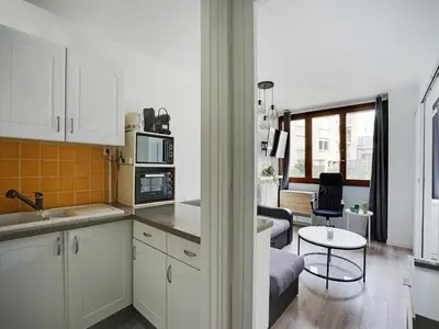 Cuisine ou kitchenette dans l'établissement Charming 1BDR 2P 15th Exhibition Centre