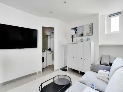Télévision ou salle de divertissement dans l'établissement Nice studio 2Pers - Villiers Batignolles