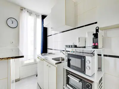 Cuisine ou kitchenette dans l'établissement Nice studio 2Pers - Villiers Batignolles