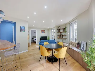 Télévision ou salle de divertissement dans l'établissement Superb apartment 2BDR 5P Père Lachaise Tenon
