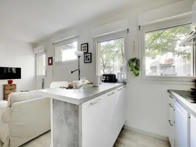 Cuisine ou kitchenette dans l'établissement Charming Studio 2P - Buttes Chaumont