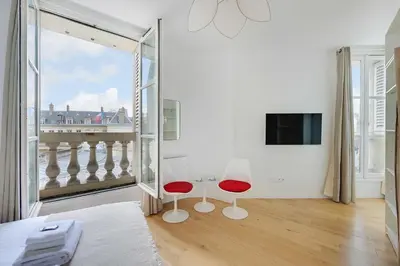 Télévision ou salle de divertissement dans l'établissement Cosy flat in the heart of Paris - Mobility lease