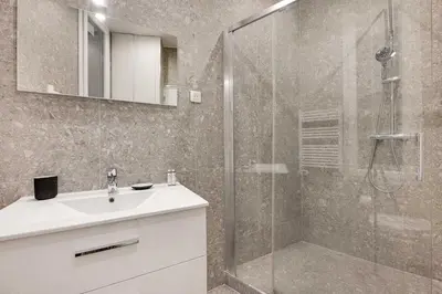 Salle de bains dans l'établissement Cosy flat in the heart of Paris - Mobility lease
