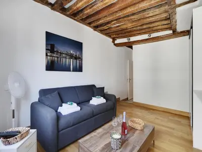 Coin salon dans l'établissement Superb studio - Rivoli Hotel de ville - Mobility lease