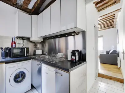 Cuisine ou kitchenette dans l'établissement Superb studio - Rivoli Hotel de ville - Mobility lease
