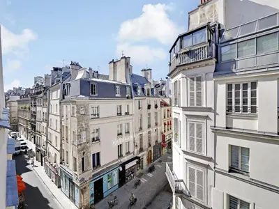 Vue générale sur Paris ou vue de la ville depuis l'appartement
