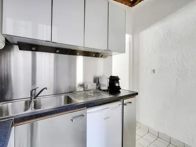 Cuisine ou kitchenette dans l'établissement Superb studio - Rivoli Hotel de ville - Mobility lease