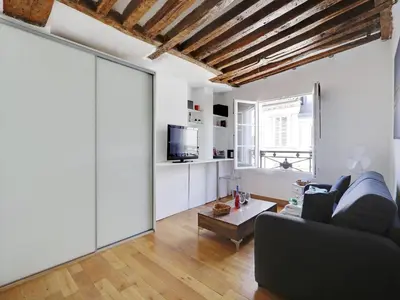 Télévision ou salle de divertissement dans l'établissement Superb studio - Rivoli Hotel de ville - Mobility lease