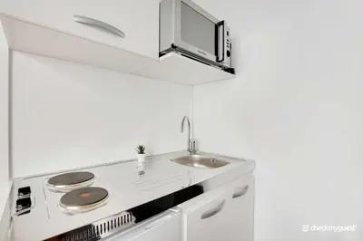 Cuisine ou kitchenette dans l'établissement Cosy Studio 2P Parc Expositions 15ème arr 5