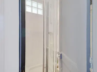 Salle de bains dans l'établissement charming studio 2p - canal st martin meaux