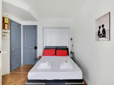 Un ou plusieurs lits dans un hébergement de l'établissement charming studio 2p - canal st martin meaux