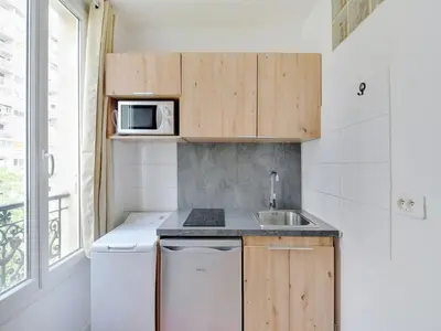 Cuisine ou kitchenette dans l'établissement charming studio 2p - canal st martin meaux