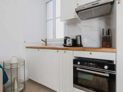 Cuisine ou kitchenette dans l'établissement Chic flat - 1BD 4P - Auteuil