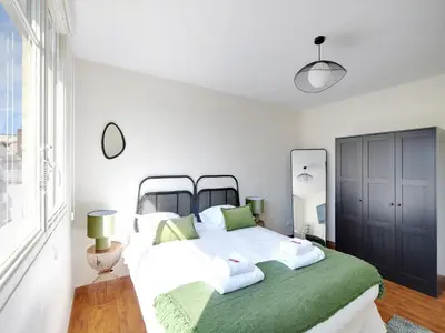 Un ou plusieurs lits dans un hébergement de l'établissement Nice apartment 4 or 6 Pers - MARCEL SAMBAT ST CLOUD - Mobility lease