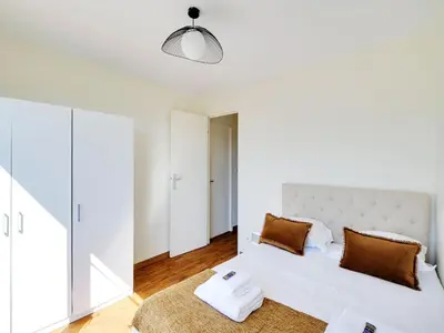 Un ou plusieurs lits dans un hébergement de l'établissement Nice apartment 4 or 6 Pers - MARCEL SAMBAT ST CLOUD - Mobility lease