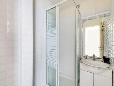 Salle de bains dans l'établissement Nice apartment 4 or 6 Pers - MARCEL SAMBAT ST CLOUD - Mobility lease